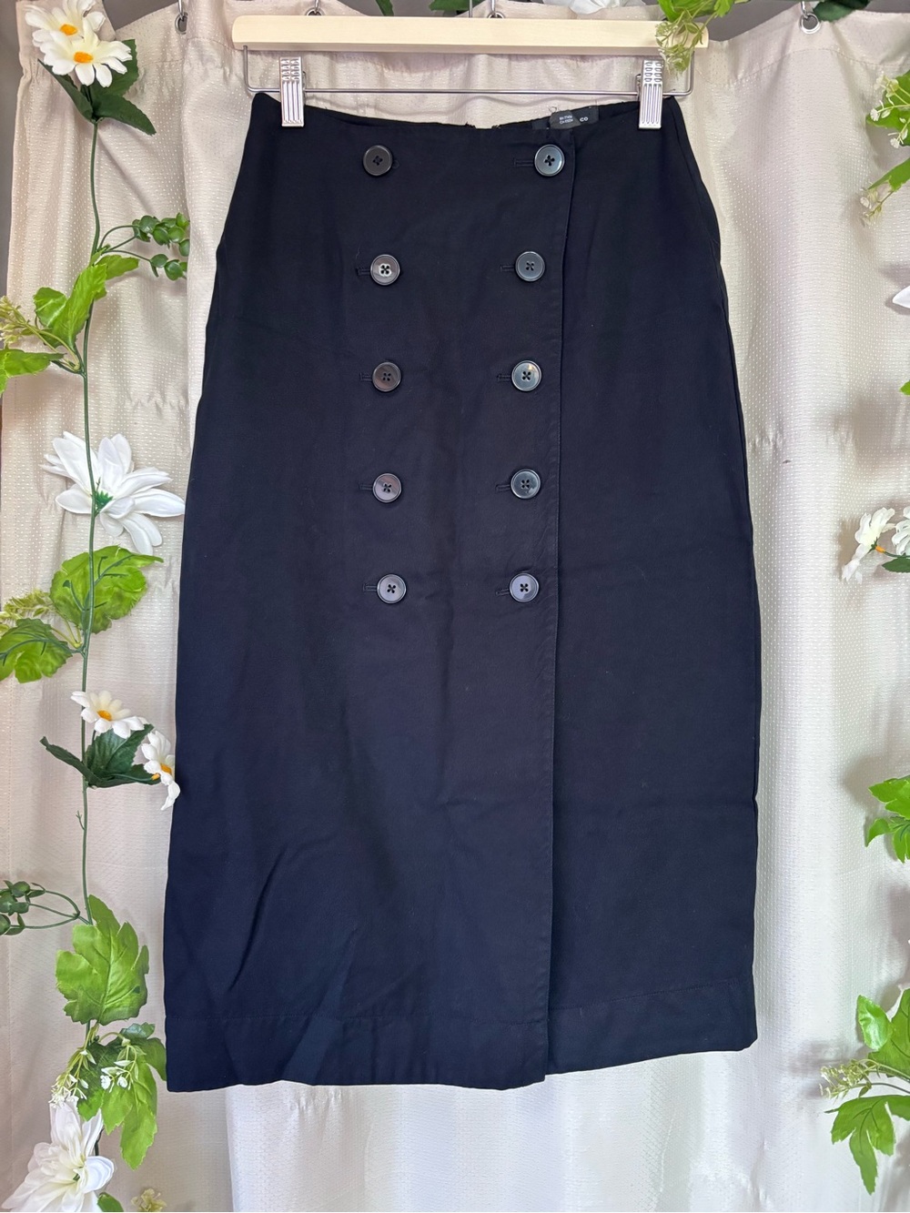 Classic Black Button-Front A-Line Mid Length Pencil Skirt- Club Monaco- Size 4